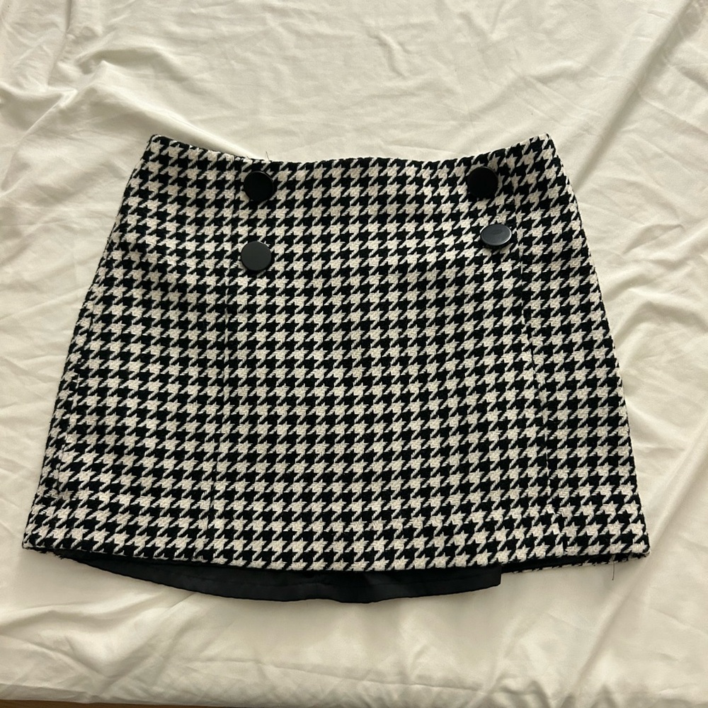 Classic Black and White Houndstooth Skirt